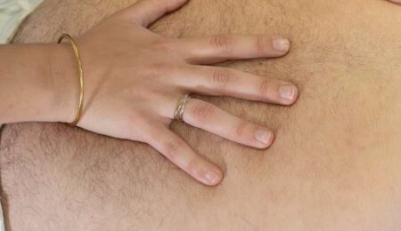 Soulager les douleurs abdominales et digestives des seniors grâce à une approche naturelle et globale