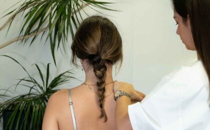 Comment un ostéopathe en entreprise peut réduire les arrêts de travail et améliorer le bien-être des salariés