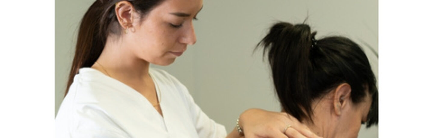 Douleur fulgurante entre les omoplates : Votre ostéopathe en urgence à Annecy